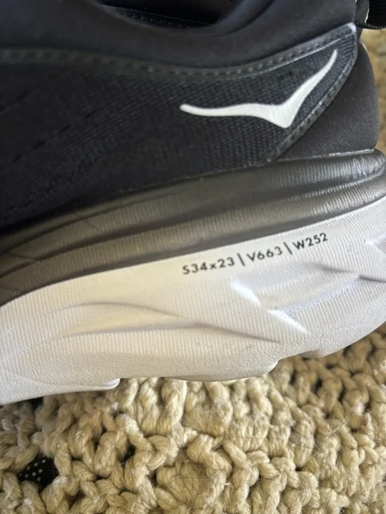 Hoka One One Bondi 8 Women's Black Running Shoes Size 9B hardly worn - Picture 4 of 7